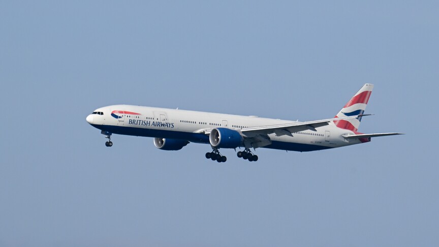 Tokyo'daki havalimanında British Airways yolcu uçağında akıllı telefon alev aldı