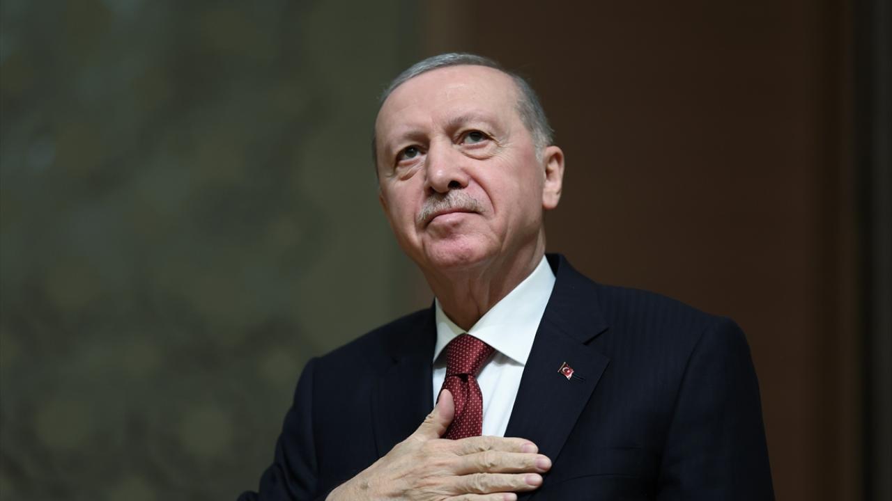 Cumhurbaşkanı Erdoğan, karne alan öğrencileri tebrik etti