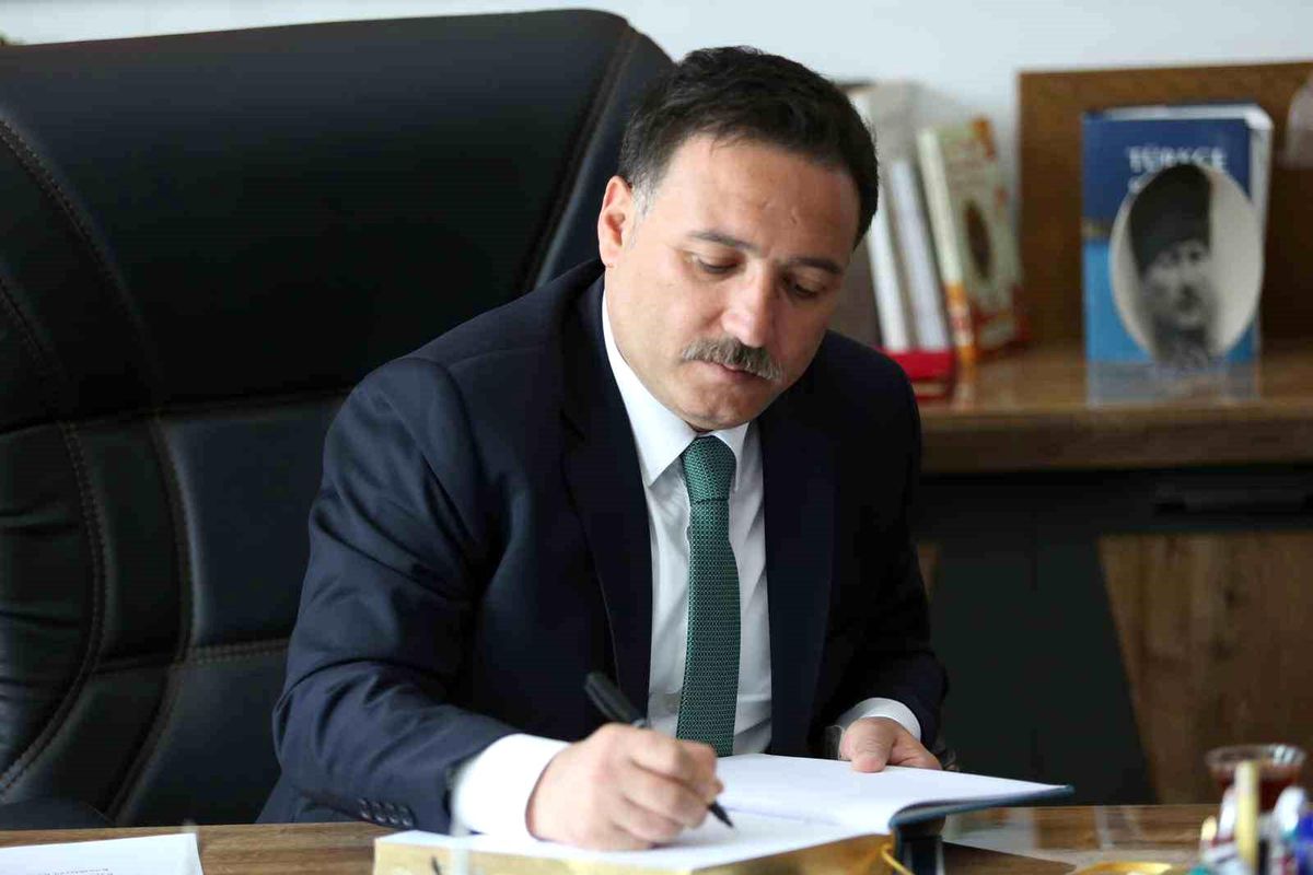 Vali Çiçek'ten Babalar Günü mesajı