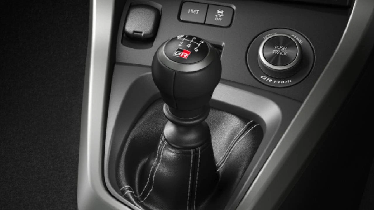 Toyota'dan çılgın hamle: Elektrikli otomobile manuel vites geliyor