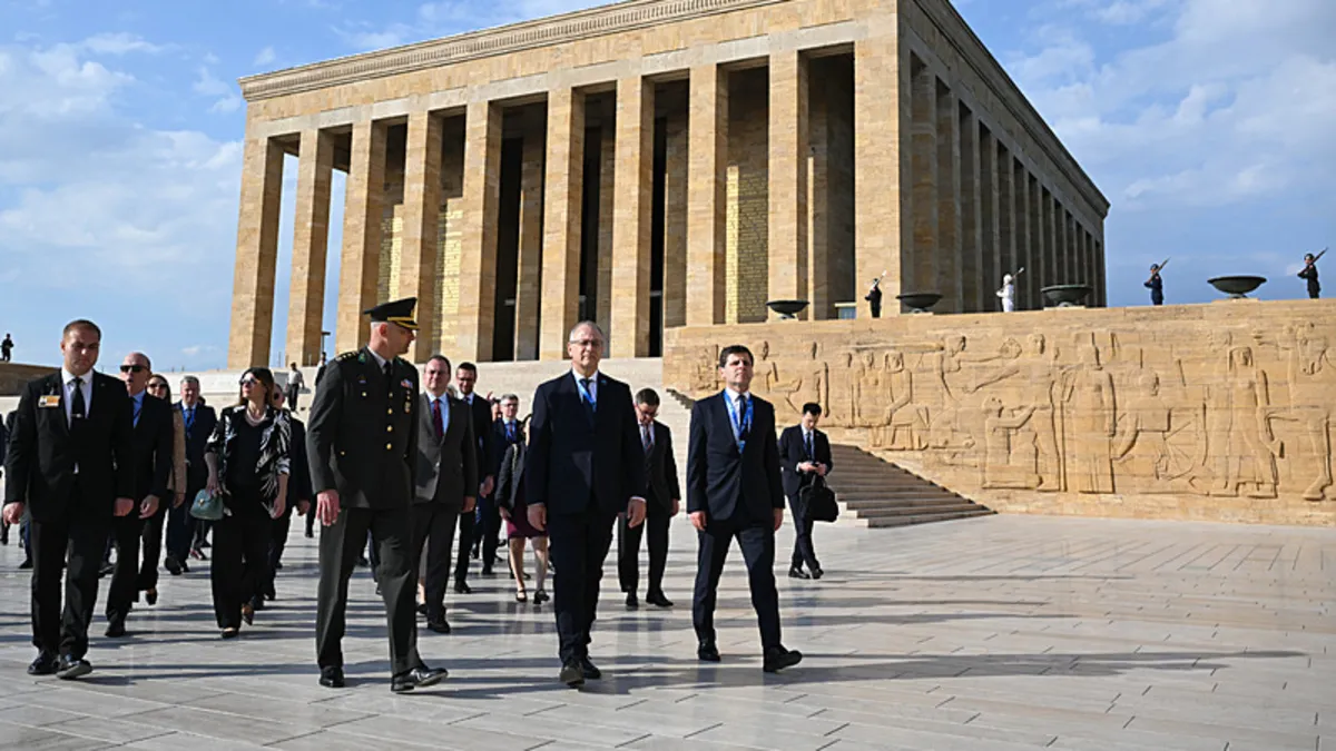 NATO heyeti, Anıtkabir'i ziyaret etti