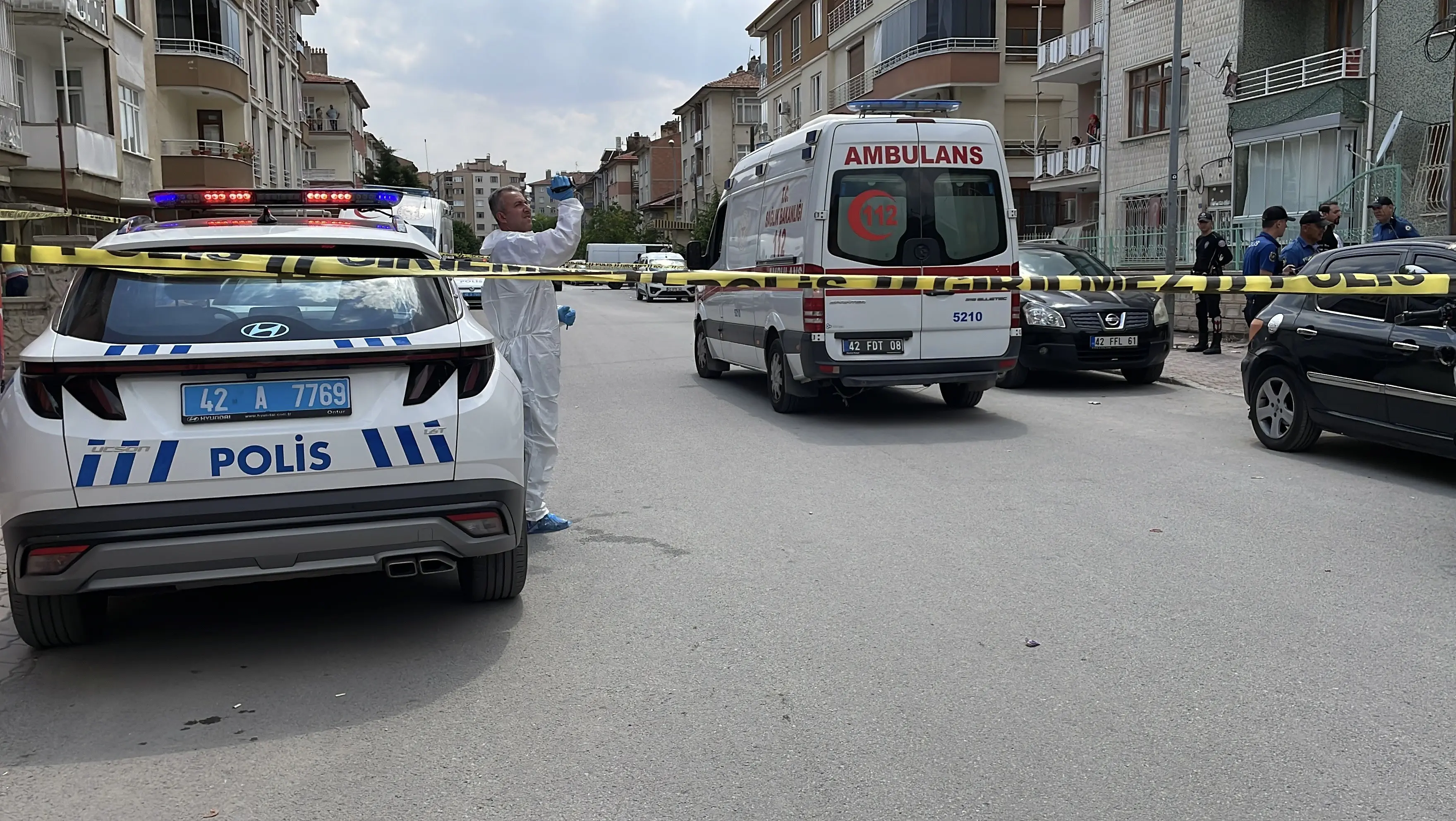 Evi kana buladı! Önce kardeşini ardından üvey annesini katletti