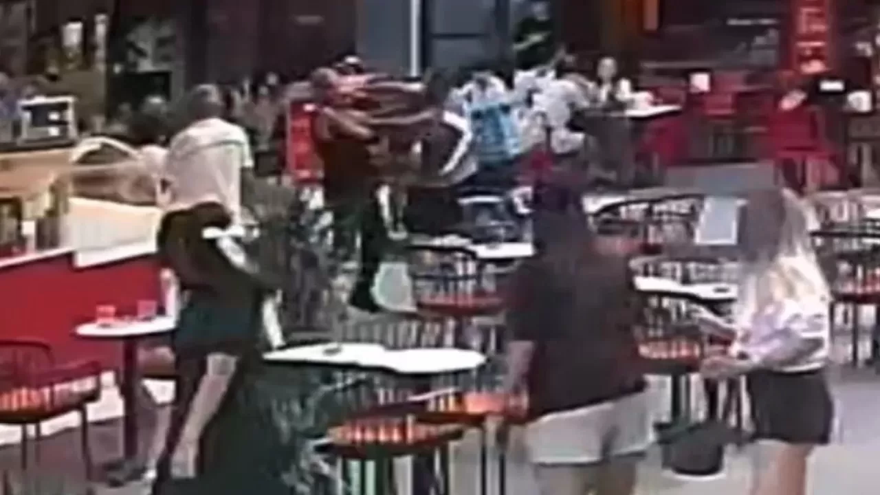 Polisten kaçan şüpheliyi tek yumrukla yere serdi! Şüpheli yakalandı