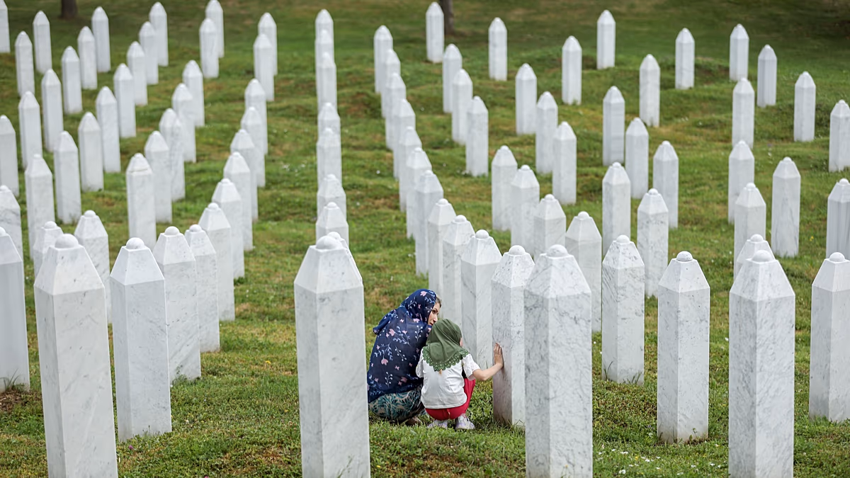 Bosna'da Srebrenitsa soykırımı kurbanları için barış yürüyüşü başladı