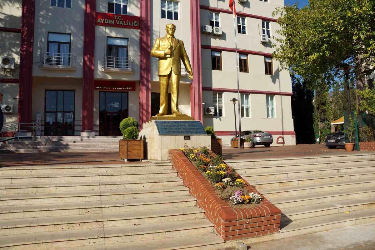Aydın'da kaymakam ve vali yardımcıları değişti