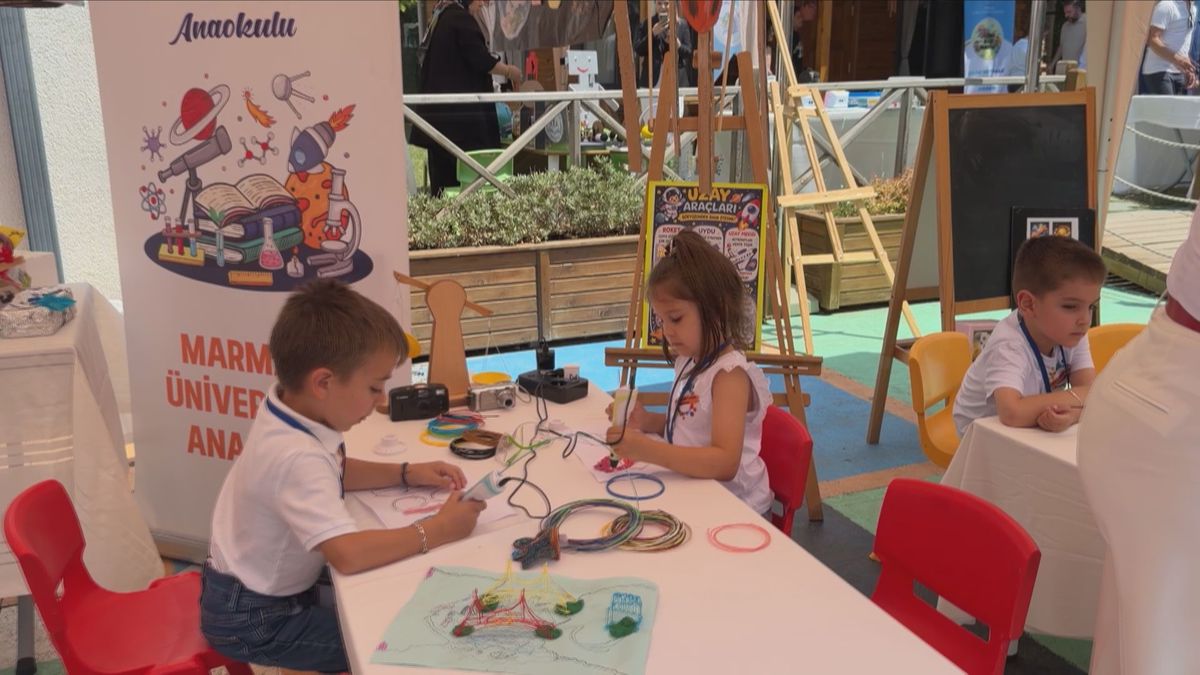 İstanbul'da anaokulu öğrencilerinden bilim ve teknoloji şenliği