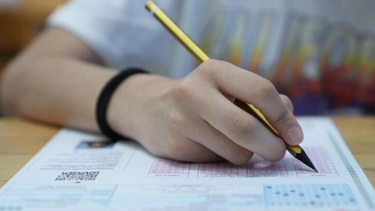 LGS heyecanı başladı: Bir milyonu aşkın öğrenci sınavda
