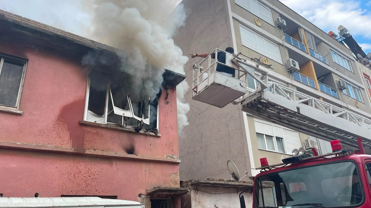 Müstakil evde çıkan yangın mahalleyi alarma geçirdi