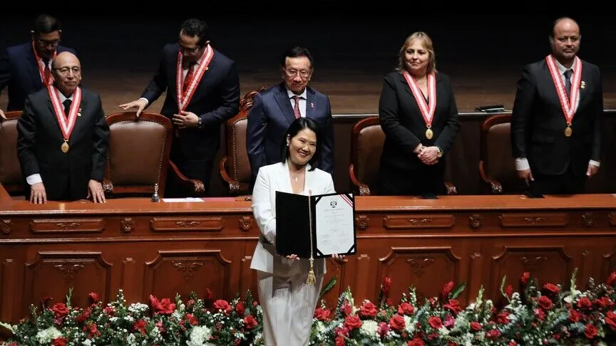 Peru'nun seçilmiş Devlet Başkanı Fujimori, mazbatasını aldı
