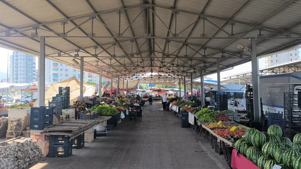 Kozan pazarındaki esnaf: '7 liralık yumurta için pazarlık yapıyorlar'