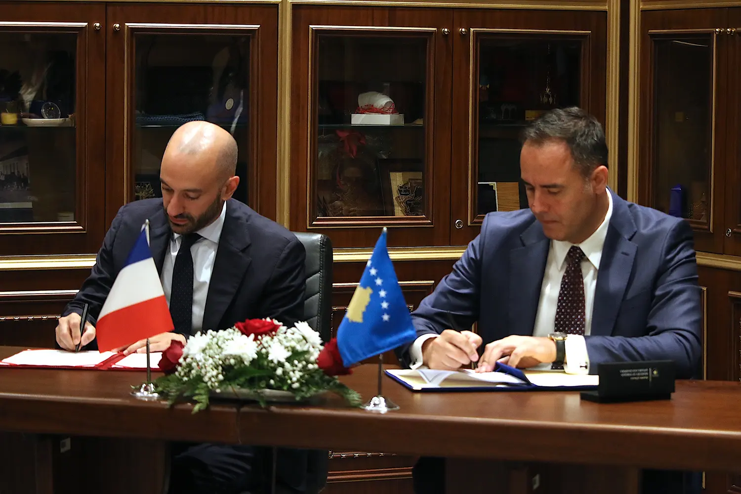 60 milyon avroluk krediye onay! Kosova ile Fransa arasında 5 anlaşma imzalandı