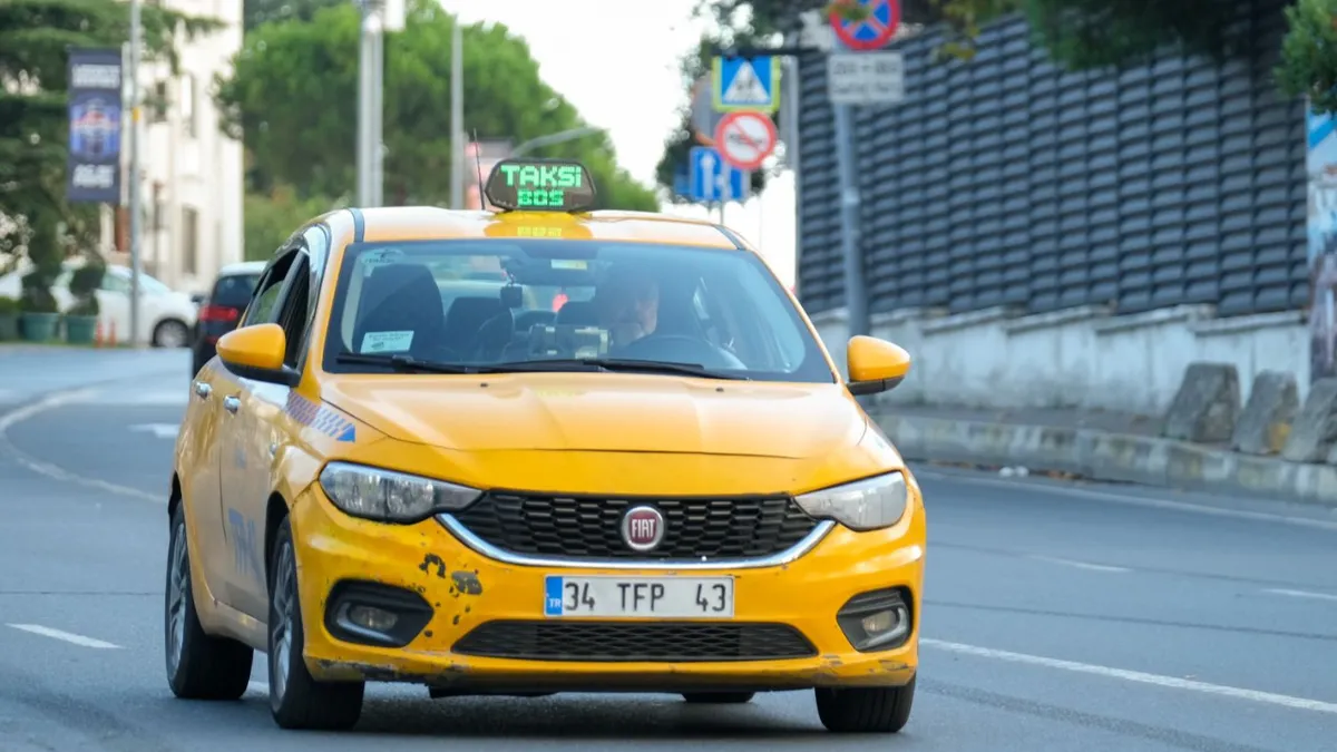 İstanbul'daki taksilerde müşteri memnuniyeti için "Sarı Hat" dönemi