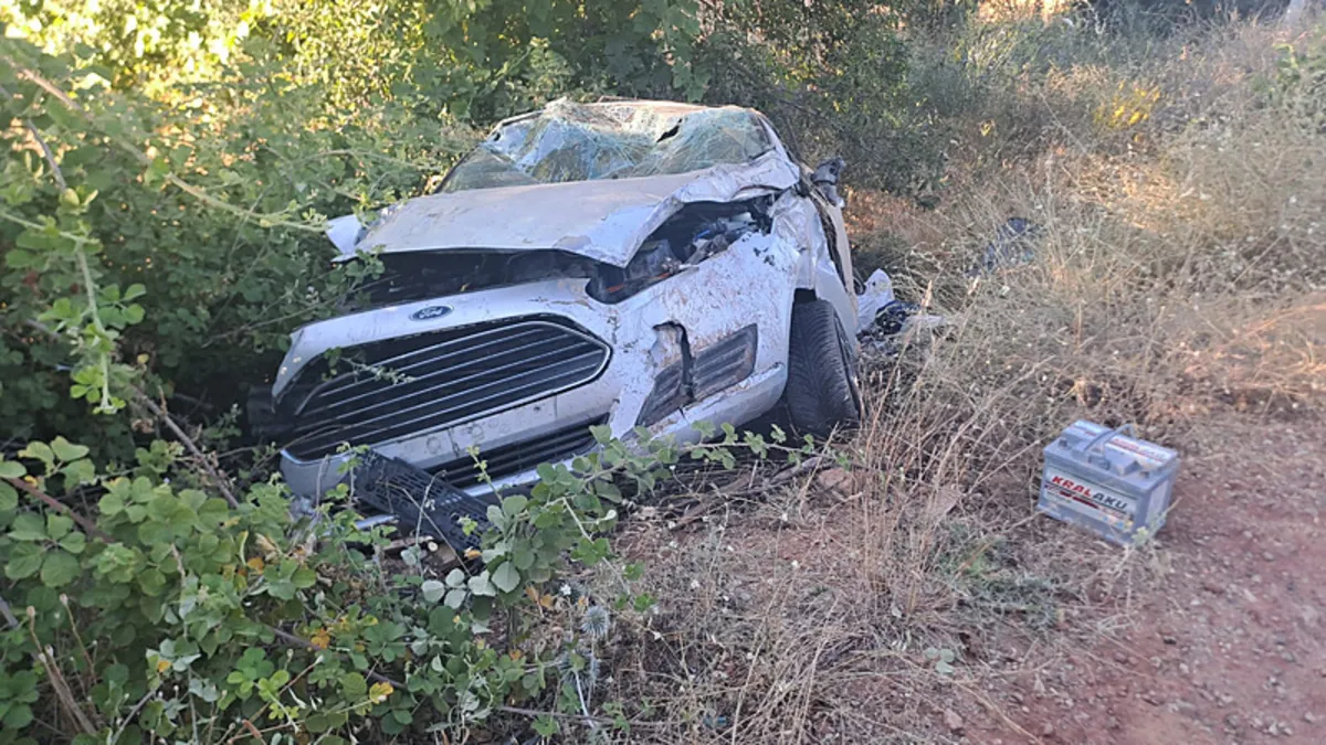 Denizli'de otomobil şarampole devrildi: 1 ölü, 1 yaralı