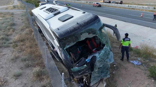 Aksaray'da seyir halindeki otobüs devrildi: Çok sayıda yaralı var