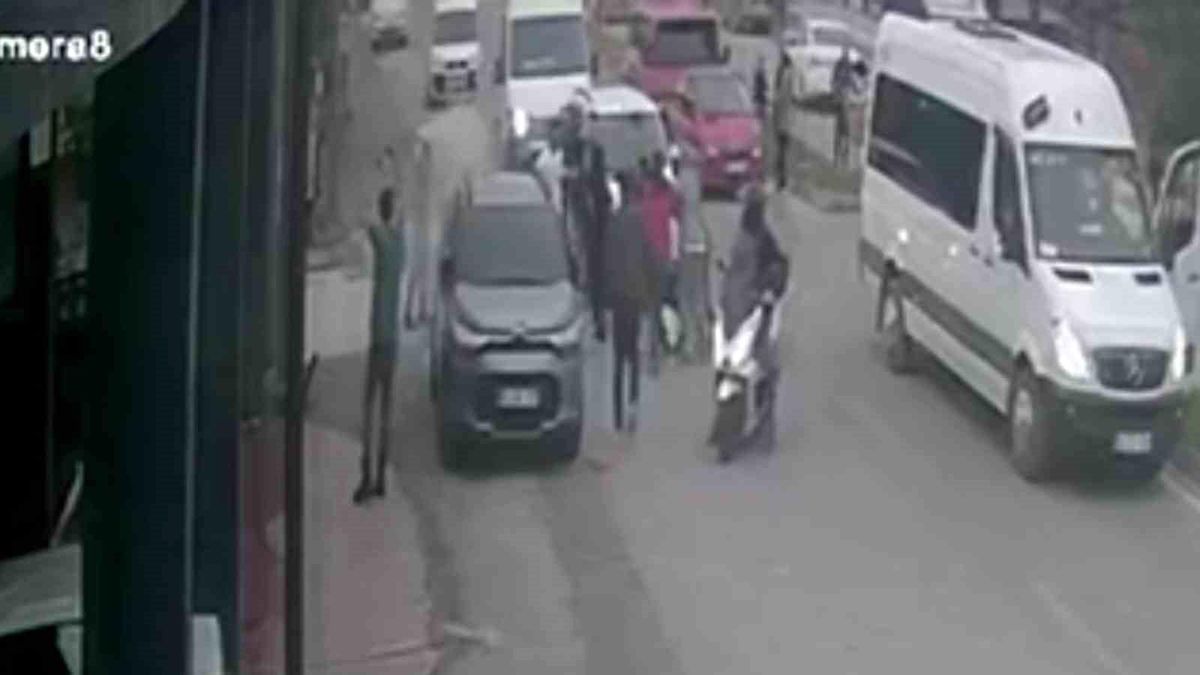 Trafik kazası sonrası çıkan kavgaya tazyikli su müdahalesi
