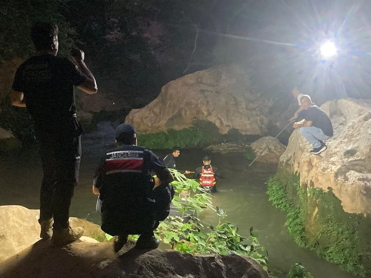 Mersin'de akıntıya kapılan çocuk hayatın kaybetti