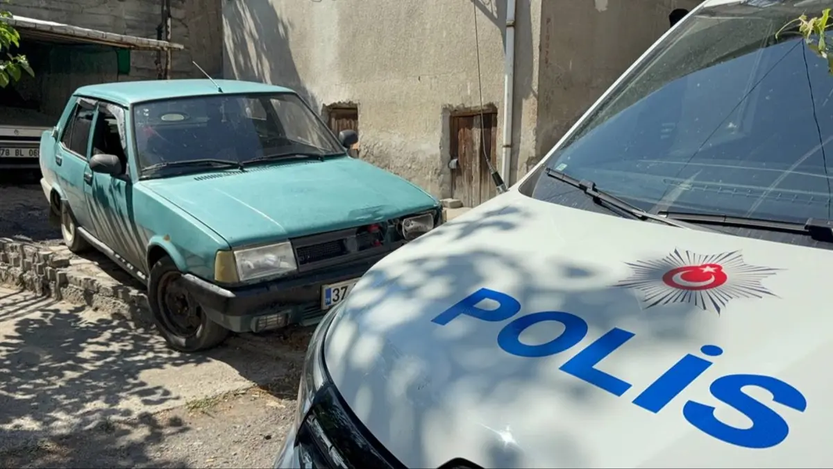 Polisin "dur" ihtarına uymadı, aracını bırakıp kaçtı
