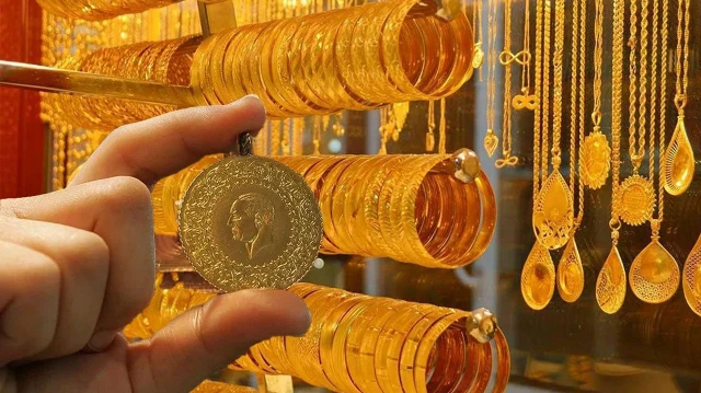 Altın yükselecek mi düşecek mi? Dev bankalar tahminlerini güncelledi