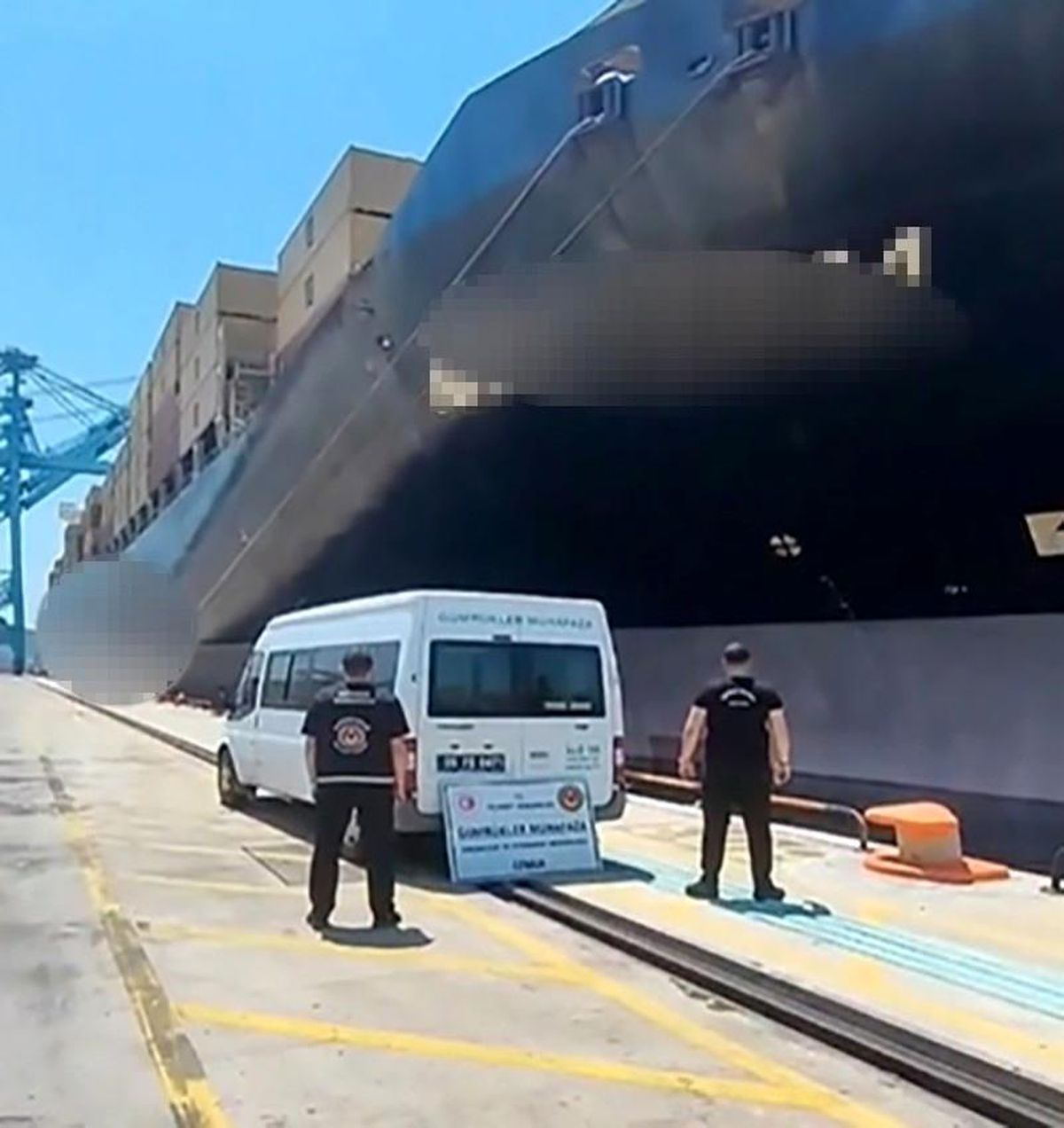 İzmir'de gemide yaklaşık 200 ton kaçak akaryakıt ele geçirildi