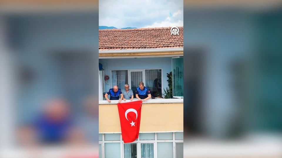 Karabük’te 77 Yaşındaki Vatandaşın Bayrak Talebi Yerine Getirildi