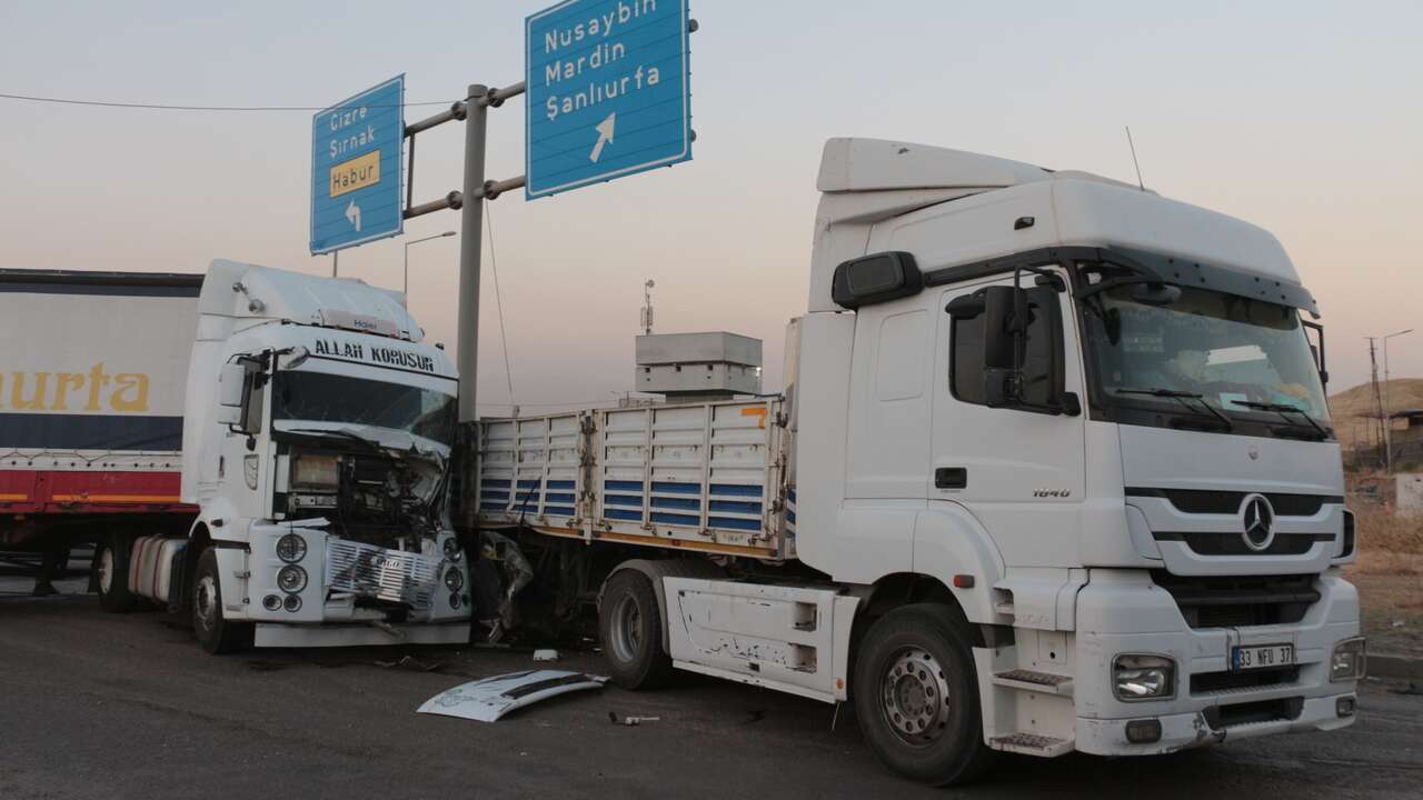 Şırnak'taki tır kazasında iki kişi hastaneye kaldırıldı