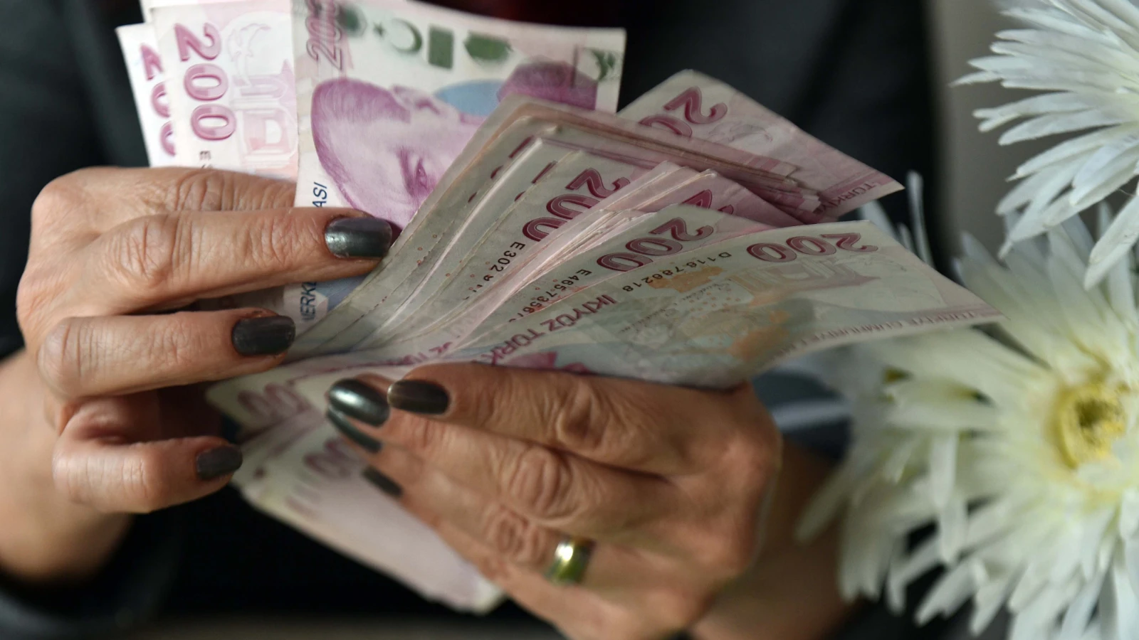 Haziran ayı doğum yardımı ödemeleri hesaplara yatırıldı