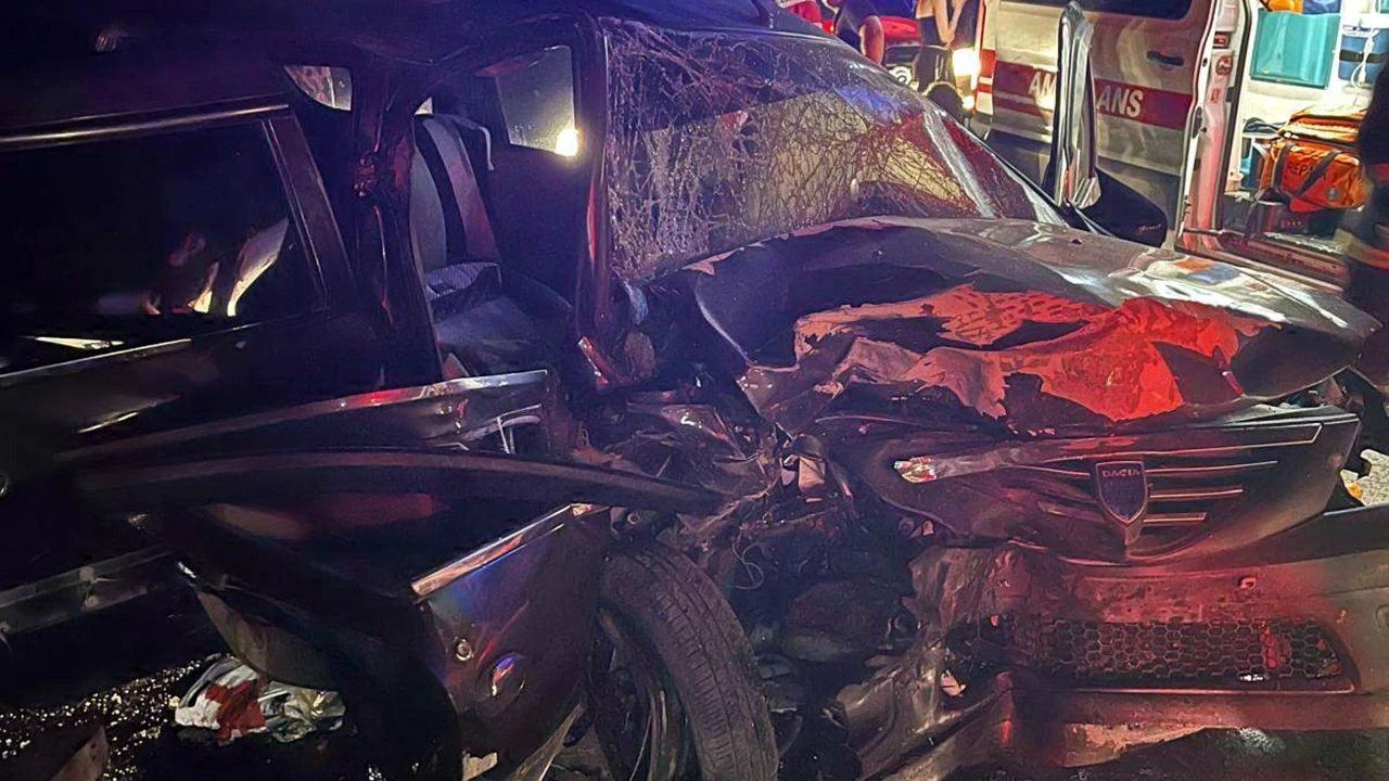 Korkunç kaza! İki otomobil birbirine girdi: Çok sayıda ölü ve yaralı var