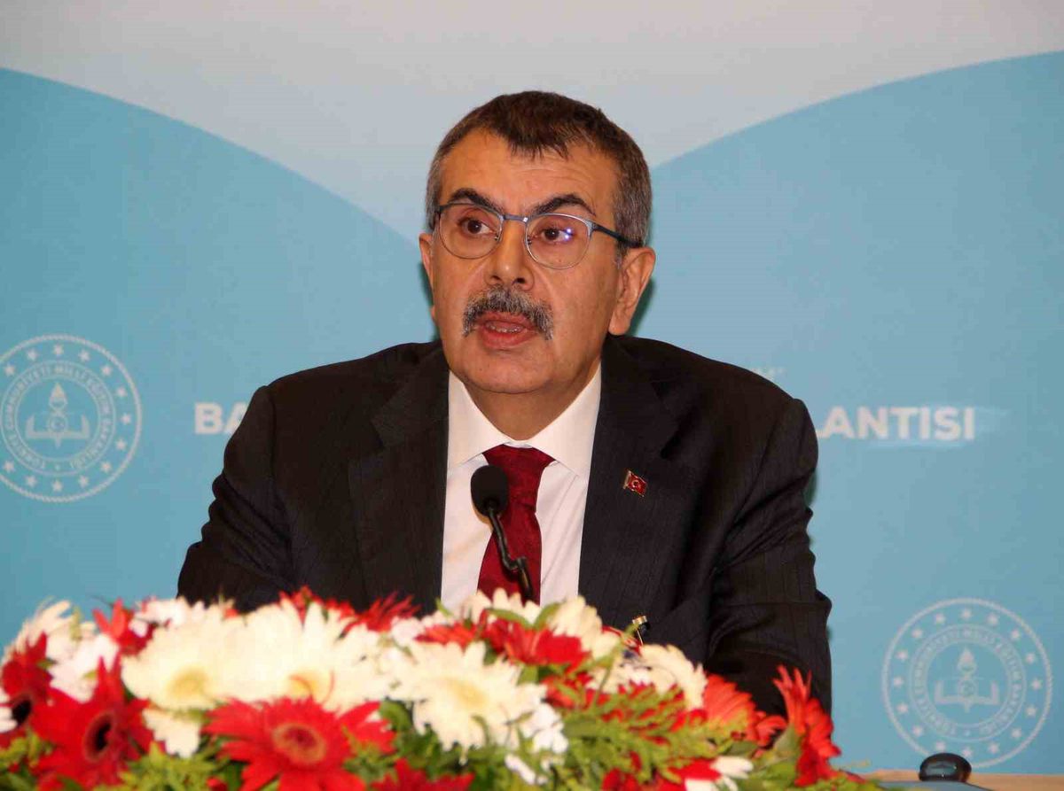 Bakan Tekin: Özel okulda 40 bin TL maaş, insani olmayan şartlar şikayet edilsin