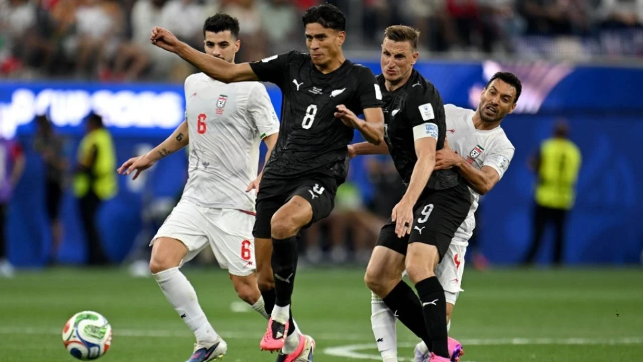İran-Yeni Zelanda maçında takımları karıştıran spiker görevden alındı