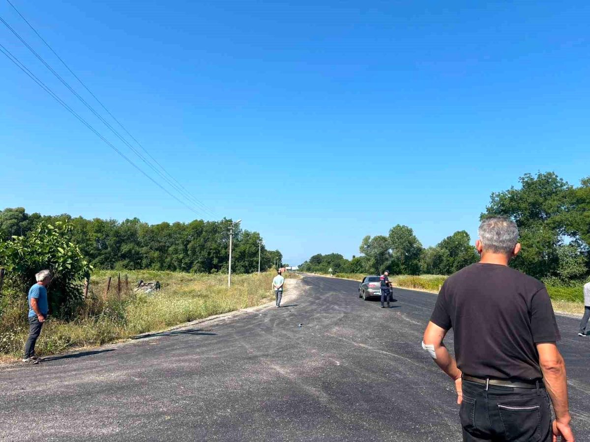 "Kavşak hatası" kazaya neden oldu: Takla atan otomobil araziye uçtu