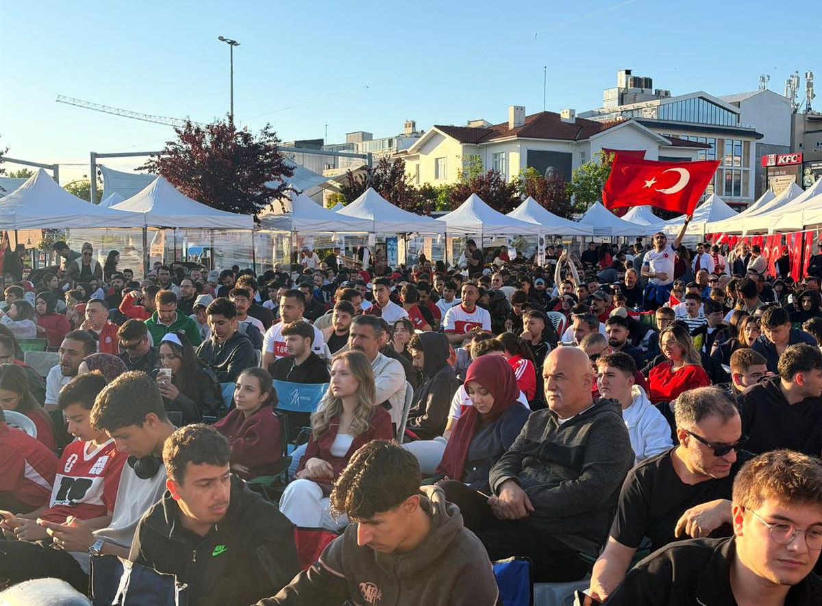 Yalova dev ekranda milli maç heyecanı