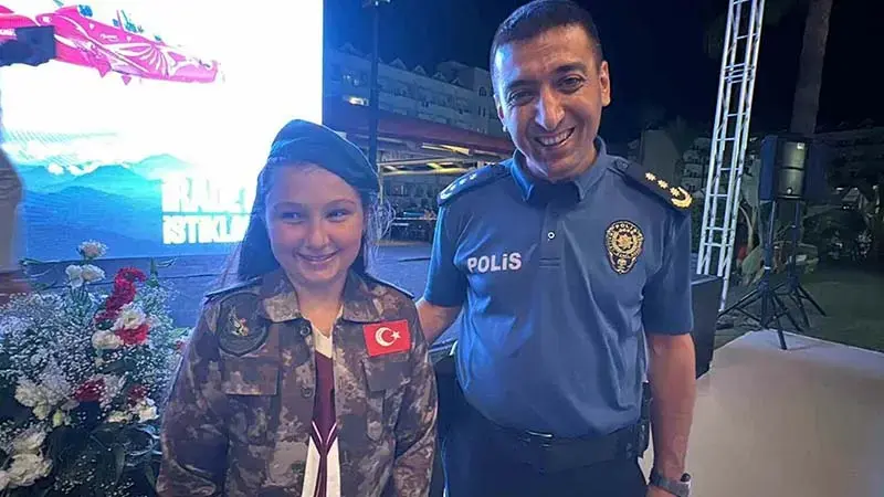 15 Temmuz şehidinin yeğenine Özel Harekat üniforması hediye edildi