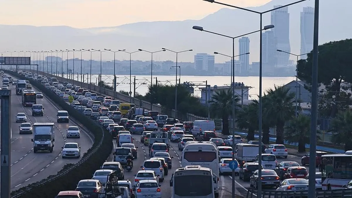 CHP'nin yönetemediği İzmir'de vatandaşın ortak derdi trafik ve temizlik