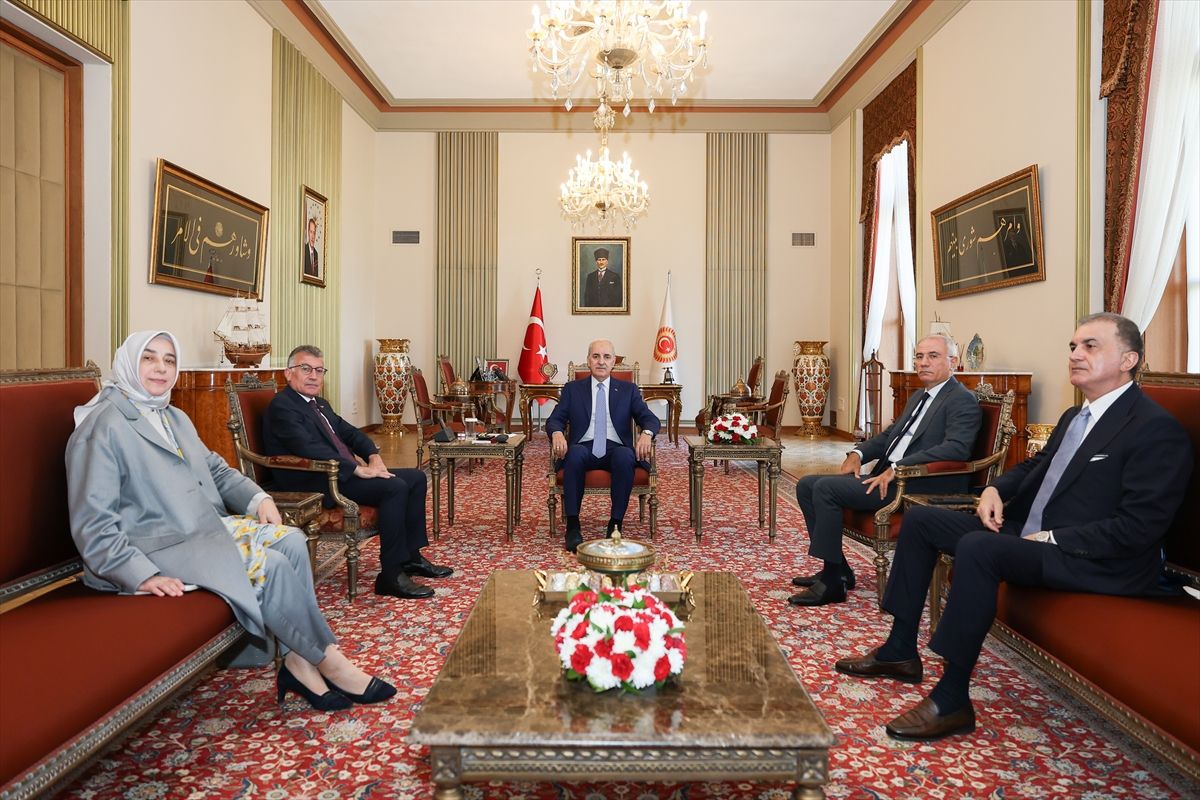 TBMM Başkanı Kurtulmuş, AK Parti heyetiyle görüştü