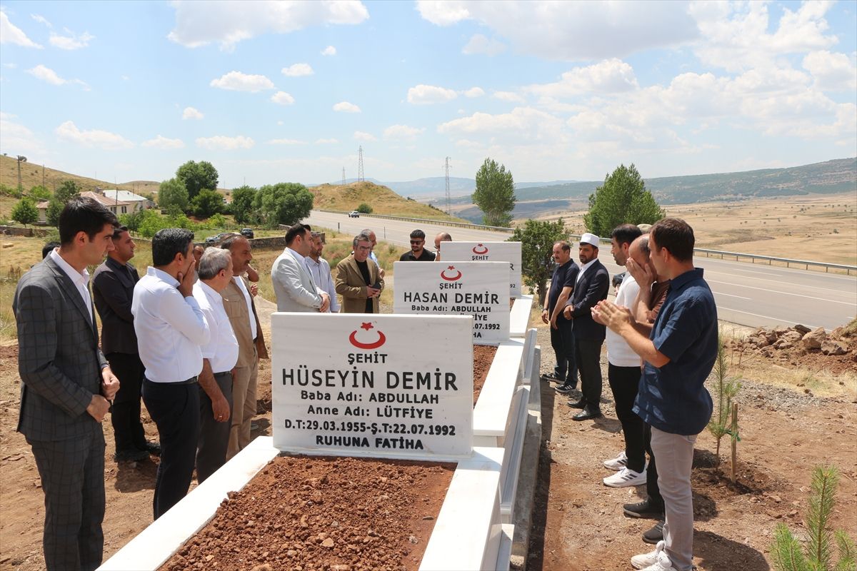Bingöl'de 34 yıl önce PKK tarafından katledilen 3 kardeş anıldı