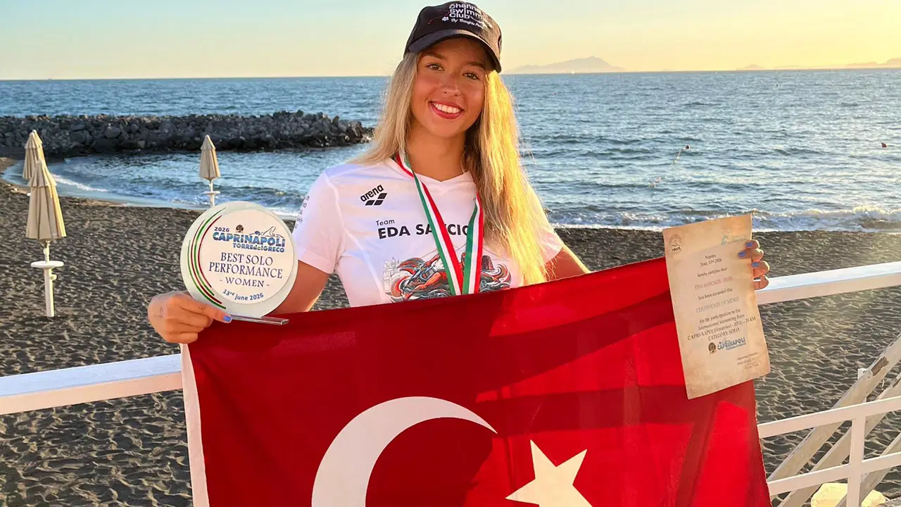 Ultra maraton yüzücüsü Eda Savcıgil'den İtalya'da tarihi birincilik