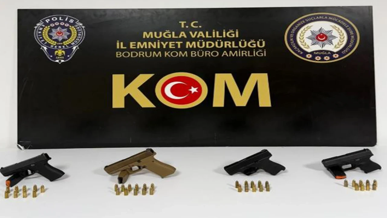 Bodrum'da çantalarında ruhsatsız silah ele geçirilen 4 zanlı tutuklandı