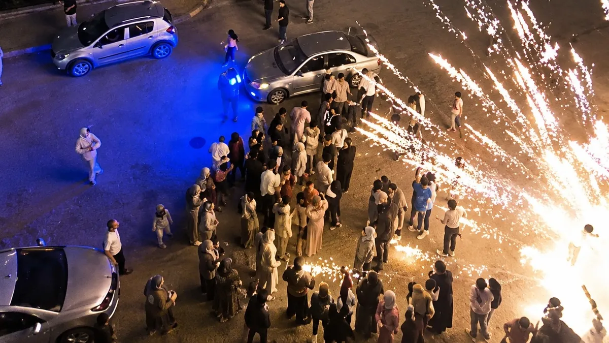 Nişanda büyük panik! Havai fişek misafirlerin üzerinde patladı