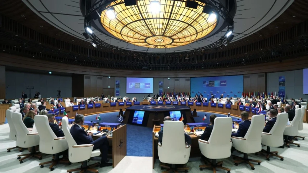 NATO Liderler Zirvesi'nde Ahmet Kaya şarkısı