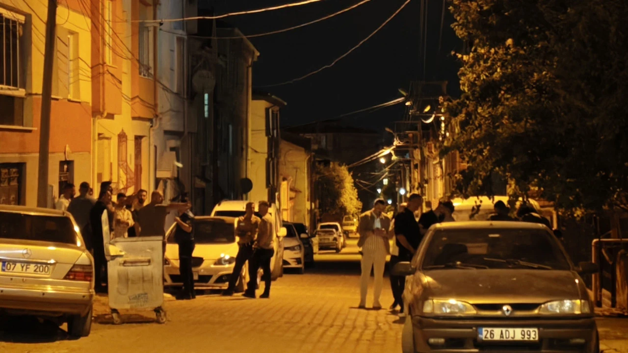 Komşuluk bitti, amansız kavga başladı: Polis bile ayıramadı: 11 yaralı