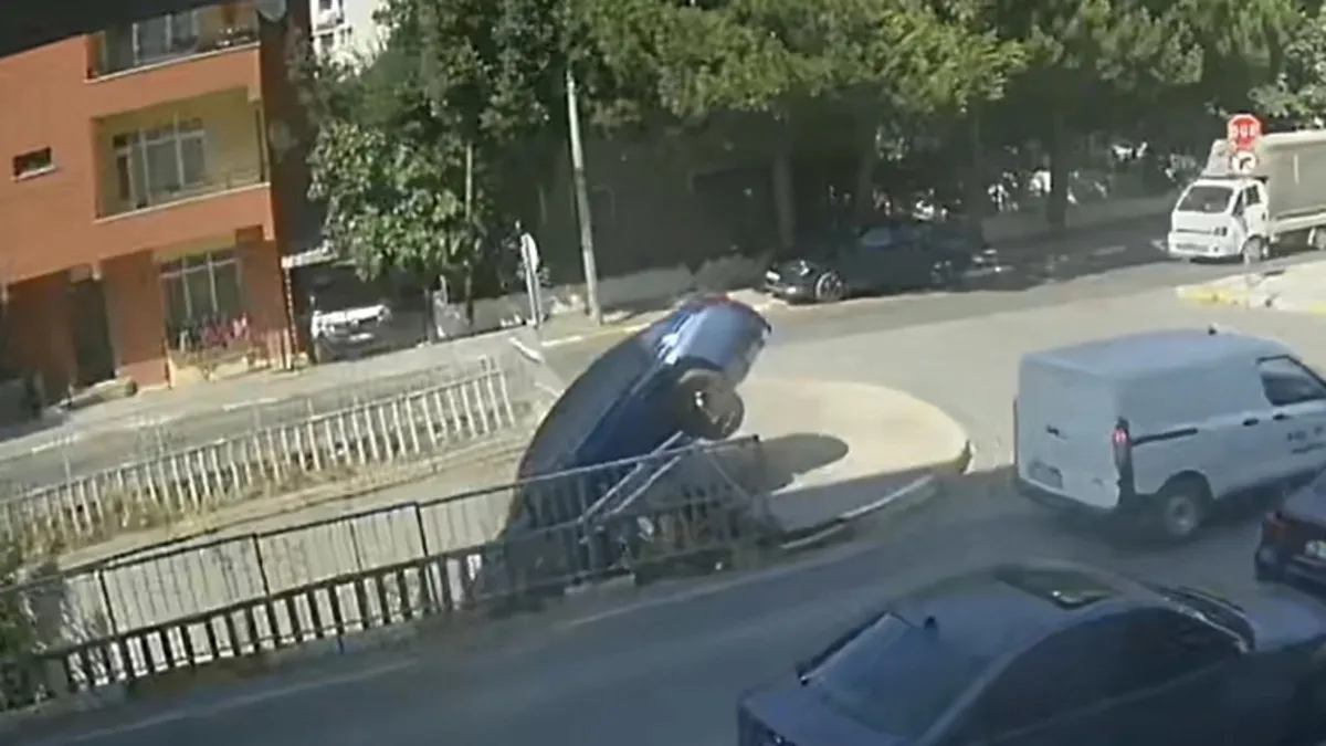 Pendik’te otomobil dereye düştü: 1 yaralı!