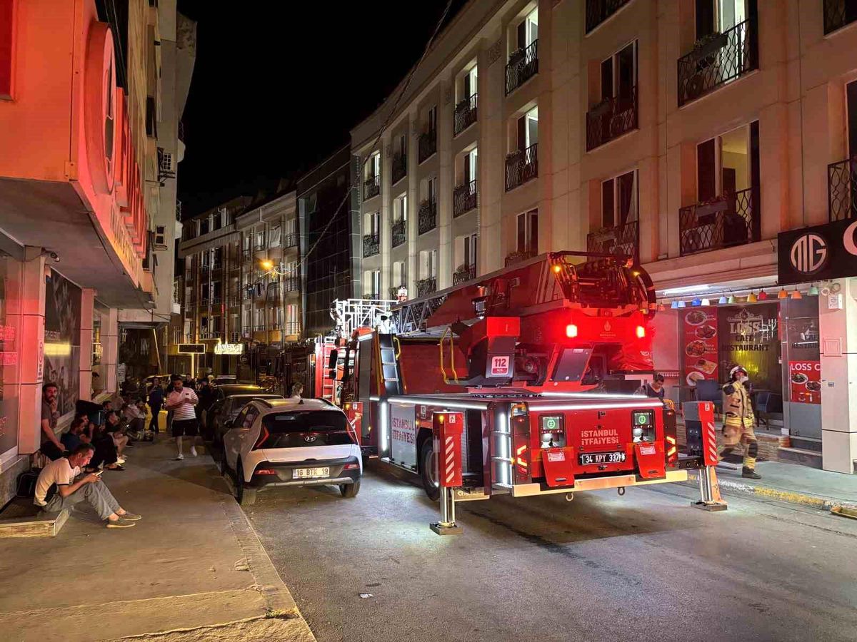 Esenyurt'ta otel yangını: Çok sayıda vatandaş mahsur kaldı
