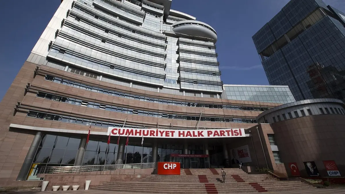 CHP'de 7 il başkanı görevden alındı