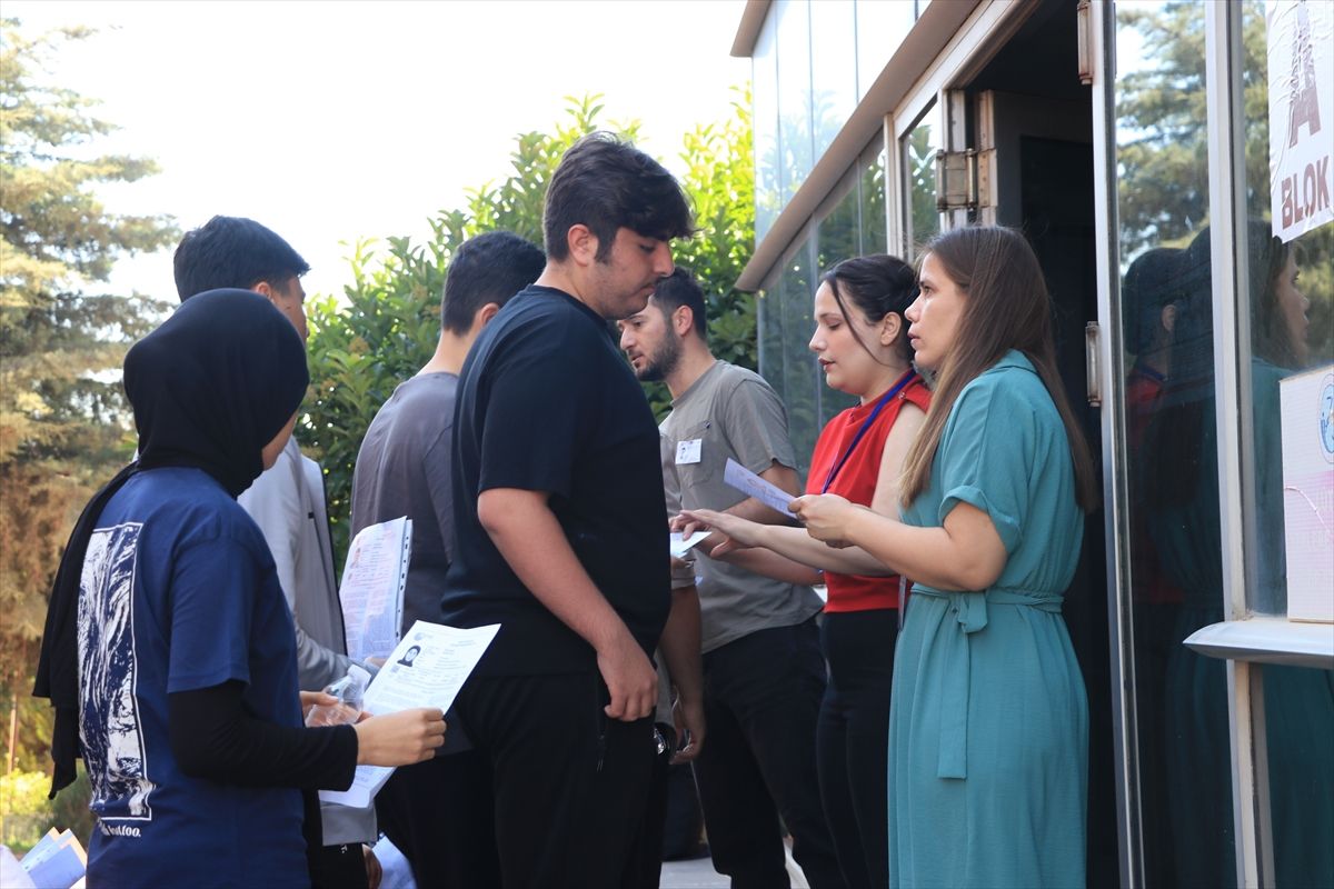 Gaziantep ve çevre illerde YKS'nin ikinci oturumu AYT başladı