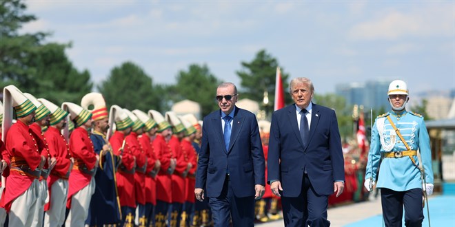 Trump, A+ tipi resmi törenle karşılanan ikinci lider oldu