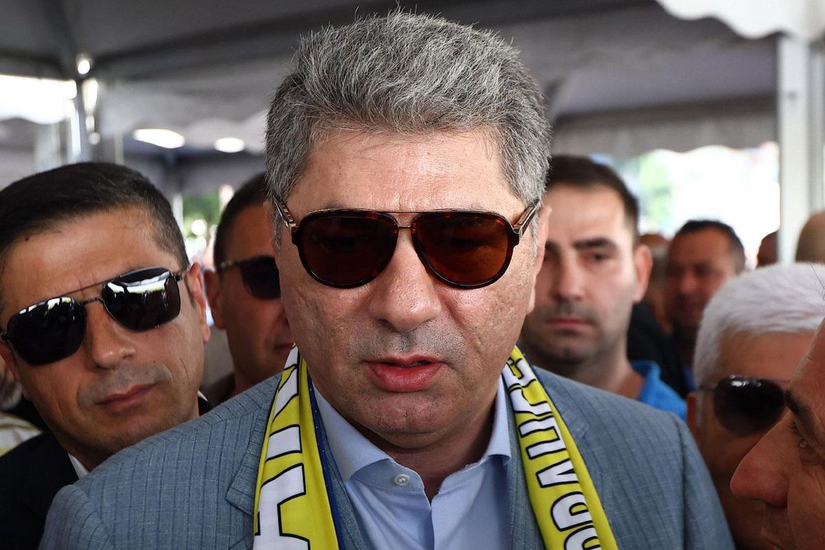 Hakan Safi, yeni transferini sandık başında ilan etti