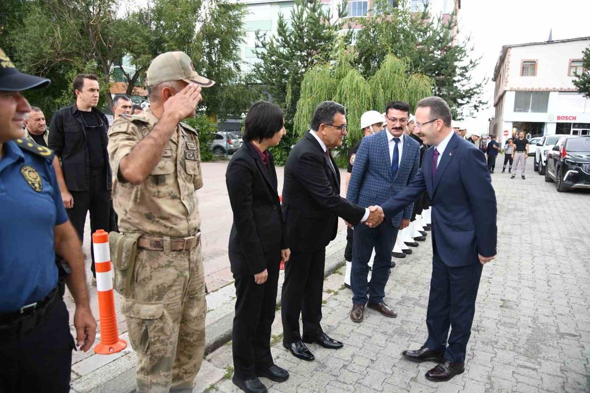 Ardahan valisi yamlı görevine başladı