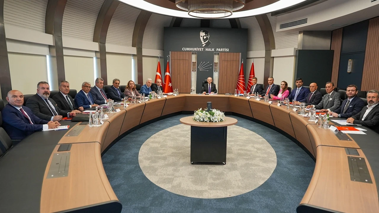 CHP'de ikinci ihraç dalgası mı? Sinan Burhan yeni listeyi açıkladı