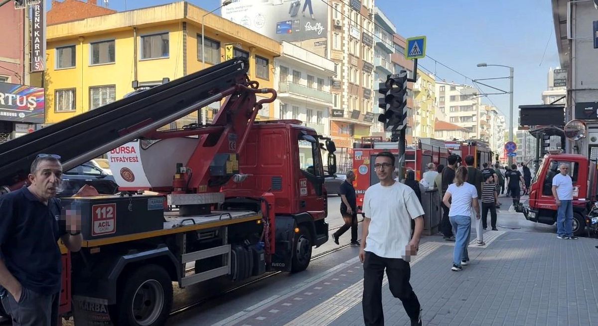 Bursa'da iş yeri bacası yangını panik yarattı