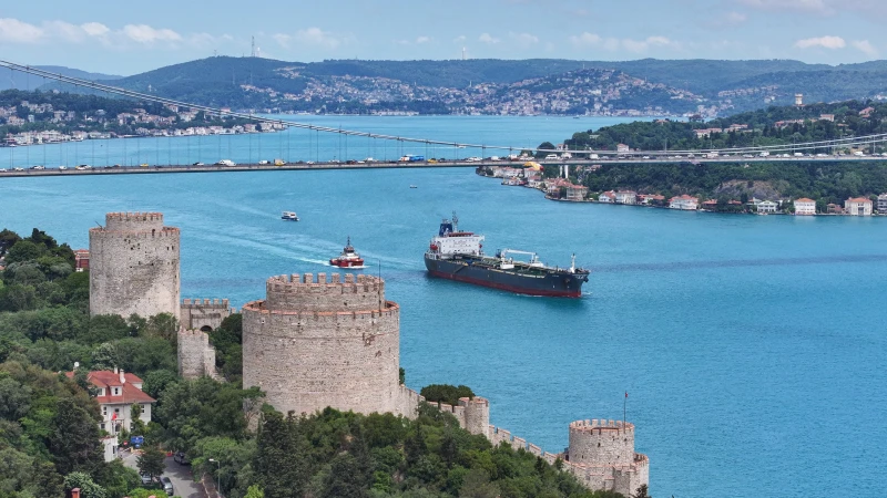 İstanbul'da deniz turkuaza büründü